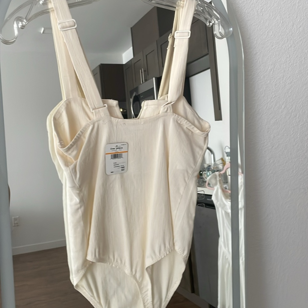 ✨Free people Cream V-Neck Bodysuit✨ - Picture 4 of 4